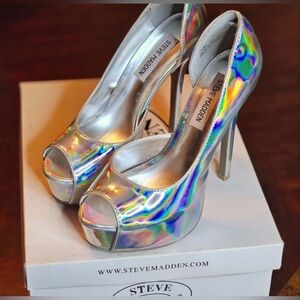 STEVE MADDEN WOMENS SILVER "MADNESS" PROM DANCING 5.5” HEELS

New
